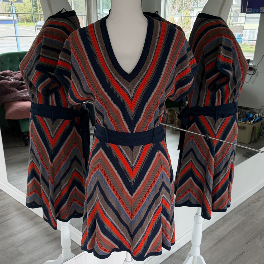 Jessica Simpson Chevron V‑Neck Knit Dress in Navy, Red & Gray